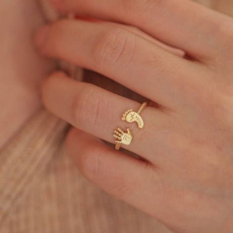 Rings For Girls Gold, Gift For Mothers Birthday, Birthday Gift For Mother, Hand Jewelry Rings, Family Ring, Baby Footprint, Fancy Jewelry Necklace, Modern Gold Jewelry, Baby Rings