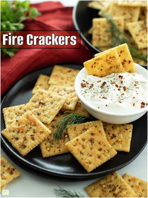 Sweet And Spicy Crackers, Holiday Crackers Saltine, Saltine Cracker Appetizers, Texas Fire Crackers, Ranch Fire Crackers, Club Cracker Appetizers, Fire Cracker Recipe, Baked Saltine Cracker Recipes, Mini Saltine Cracker Recipes