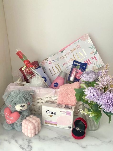 21 Insanely Cute Mother's Day Basket Ideas She'll Love Cute Birthday Box Ideas For Best Friend, Special Mothers Day Gifts, Gifts Under $30, Mums Birthday Gift, Mothersday Gifts Idea, Mother’s Day Gift Baskets, Mothers Day Gifts Aesthetic, Mother’s Day Gifts, Girly Gift Baskets