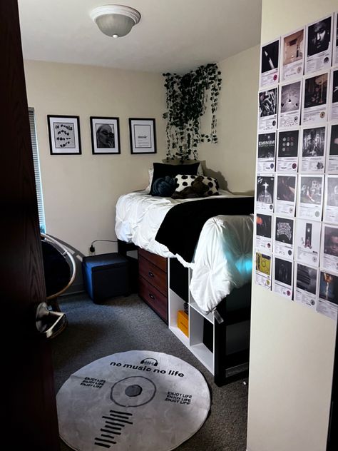 #blackandwhite #dormdecor #dormroomideas #dormroomdesigns #aesthetic #blackandwhiteaesthetic #bedroom #decor #cleangirlaesthetic #whiteaesthetics #music #musicwall #musicdecor #nomusicnolife #greenaesthetics Music Aesthetic Dorm Room, Make Dorm Room Ideas, Single Dorm Room Ideas For Guys, Black And White Dorm Room Aesthetic, College Dorm Room Ideas Black And White, Dorm Room Ideas Music, Dorm Room Designs Black, Black Dorm Decor, Bedroom Decor Music Theme