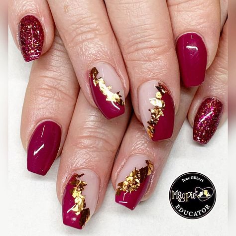 Christmas Foil Nails, Rose Gold Foil Nails, Gold Leaf Nail Art, Gold Leaf Nails, Nails Training, Nail 2023, Bridal Nails Designs, Wine Nails, Rose Gold Leaf