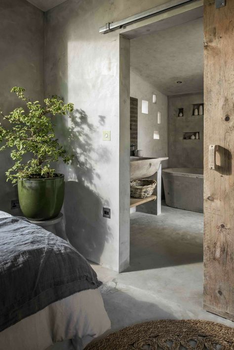 Perranporth Cornwall, Concrete Bedroom, Cement House, Brutalist Interior, Concrete Effect Paint, Concrete Interiors, Concrete Houses, Bed Platform, Concrete Home