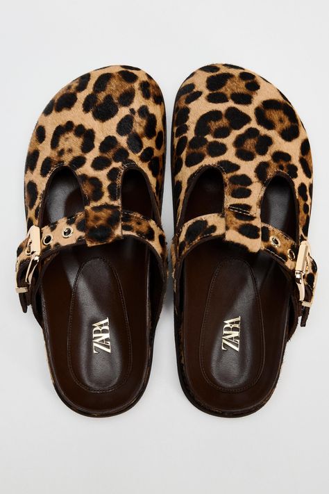 ANIMAL PRINT LEATHER CLOGS Trendy Amazon Finds, Trendy Shoes 2024, Winter Shoes 2024, Custom Birkenstocks, Comfortable Work Shoes Women, Leopard Clothes, Clog Outfit, Shoes For Fall, Leopard Mules