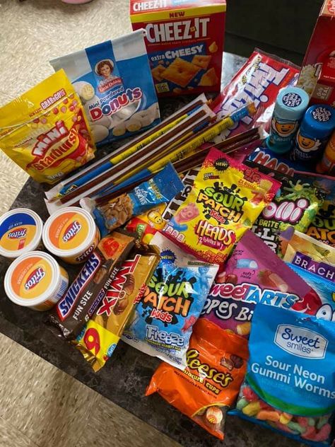 Snacks Everyone Loves, Snacks For Bedroom, Snacks To Bring To A Friends House, Good Snacks To Buy Grocery Store, Walmart Food Finds, Snacks And Candy, Snacks For Friends Over, Snacks For Room, Big Back Snacks