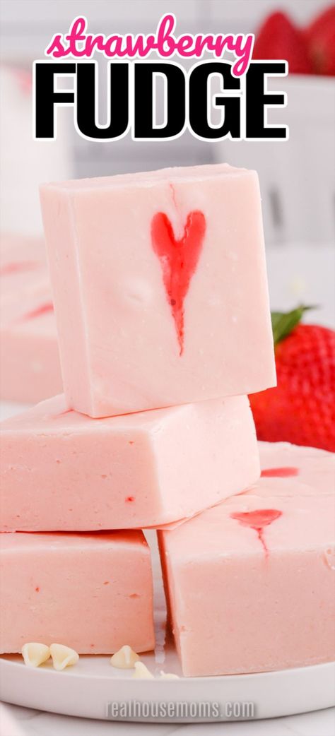 Fudge Recipe Condensed Milk, Strawberry Fudge Recipe, Strawberry Fudge, Fudge Shop, Cream Fudge, Popular Desserts Recipes, Mothers Day Desserts, Super Easy Desserts, Strawberry Frosting