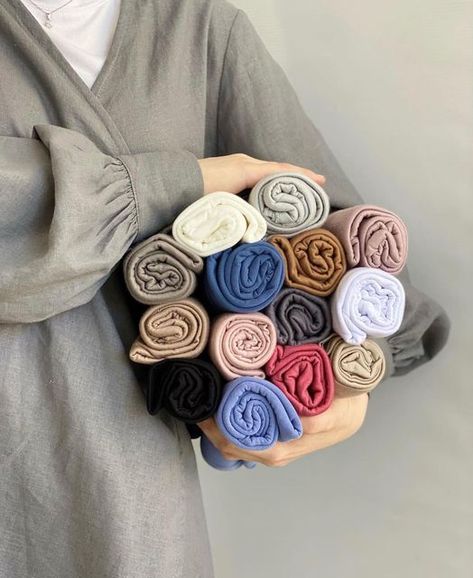 Hijab Flatlay Photography Ideas, Scarf Photography Ideas, Hijab Product Photography Ideas, Hijab Photography Ideas, Scarf Photography Ideas Products, Hijab Photography, Fabric Photography Ideas, Scarf Fashion Photography, Scarf Aesthetic