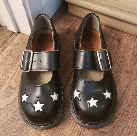 star mary janes vintage tredair Star Mary Janes, 90s Mary Janes, Vintage Mary Janes, Whimsigoth Shoes, Mary Jane Shoes Aesthetic, Cat Mary Janes, Marry Jane Shoes, Mary Janes Aesthetic, Stranger Things Steve Harrington