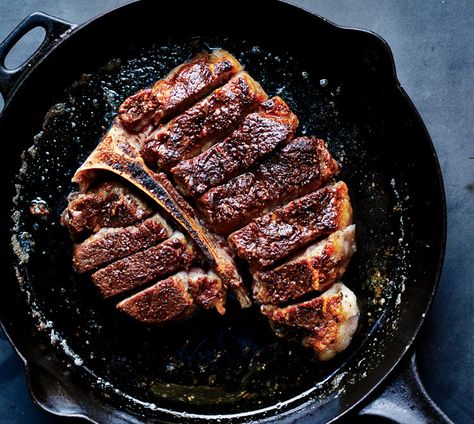 With a steak this thick, you need to season liberally; when chef Bobby Flay demonstrated for us, the surface of the meat was virtually white from salt. Bobby Flay Steak, Steak Diner, Porterhouse Steak Recipe, Good Steak Recipes, Bobby Flay Recipes, Porterhouse Steak, Side Fat, Bobby Singer, Iron Skillet Recipes