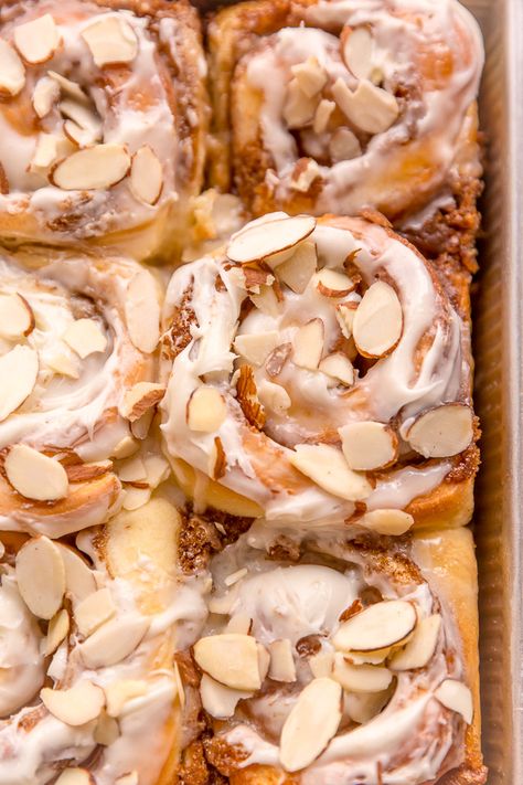 Dessert Recipes With Almonds, Cinnamon Rolls Gourmet, Easy 7 Up Cinnamon Rolls, Farmers Market Cinnamon Rolls, Best Cinnamon Buns Recipe, Pineapple Cinnamon Rolls, August Baking Ideas, Creative Cinnamon Rolls, Cinninom Rolls