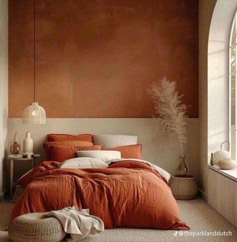 70 Bedroom, Bedroom Colour, Orange Rooms, Bedroom Color Combination, Brown Rooms, Warm Bedroom, Bedroom Orange, Gold Bedroom, Bedroom Wall Colors