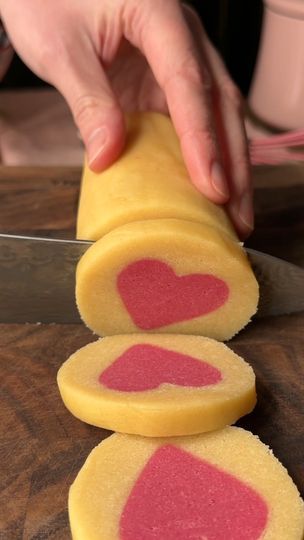 Slice And Bake Heart Cookies, Bolo Drip Cake, Slice And Bake Cookies, Crowded Kitchen, Homemade Cookbook, Sweet Dishes Recipes, Cute Baking, Quick Recipes Snacks, Bake Cookies