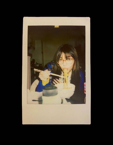 Polaroid Photoshoot, Polaroid Camera Pictures, Ramen Aesthetic, Film Polaroid, Poloroid Pictures, Instax Film, Polaroid Photography, Photo Polaroid, Instax Photos