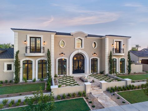 17 Glorious Mediterranean Exterior Designs That Will Take Your Breath Away Modern Mediterranean House Design, Mediterranean Decor Tuscan, Mediterranean Exterior Design, Mediterranean House Design, Luxury Mediterranean Homes, Mediterranean Homes Exterior, Modern Mediterranean Homes, Mediterranean Exterior, Mediterranean Mansion