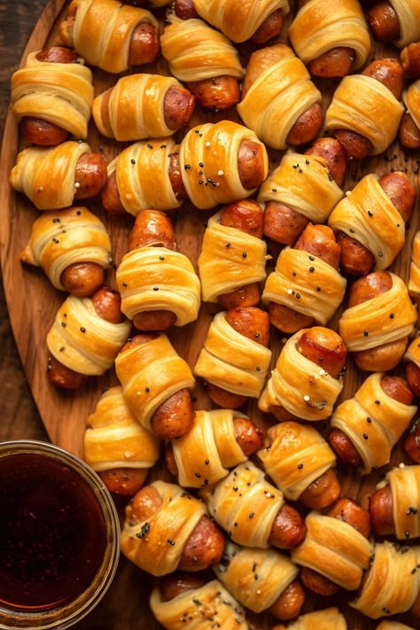 Finger Food Party Buffet, Mandrake Pigs In A Blanket, Baby Shower Sliders, Fancy Party Food Ideas, Bonfire Potluck Ideas, Finger Food Birthday Party Ideas, Friends Giving Food Idea, Cute Snack Ideas For Parties, Savory Wedding Snacks