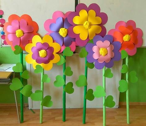 Spring Day Decor Ideas For School, Flower Stand, School Board Decoration, Preschool Arts And Crafts, Diy Crafts Paper Flowers, Paper Flowers Craft, Stage Decorations, Paper Crafts Diy Kids, Kids Crafts