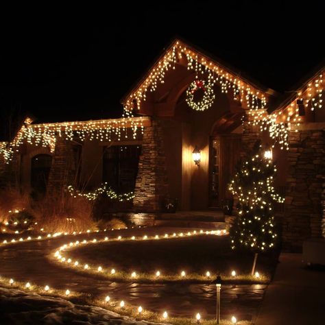 Diwali Lights Decoration House, Exterior Christmas Lights, Hindu Festival Of Lights, White Christmas Lights, Christmas Light Installation, Hanging Christmas Lights, Christmas House Lights, Diwali Lights, Ras Al Khaimah