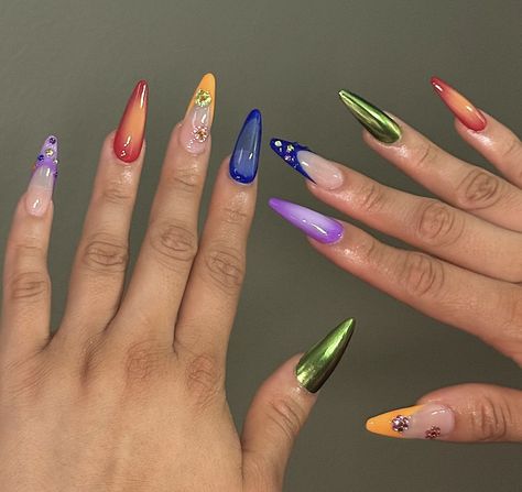 Dopamine Nails, Chrome Accent Nail, Mismatched Aesthetic, Eccentric Nails, Accent Nail Ideas, Jamaica Nails, Mismatched Nails, Fur Nails, Nail Sunny