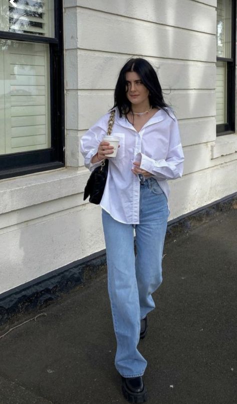 Casual Outfits With White Shirt, White Shirt And Jeans Outfit Casual, Jeans Outfit Poses, T Shirt Poses Women, Spring Day Outfits Women, Jeans And Shirt Outfit Woman, White Shirt Jeans Outfit, White Shirt Aesthetic, White Shirt And Jeans Outfit