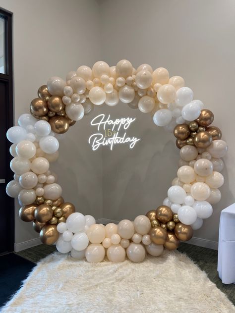 Balloon Arch Birthday Ideas, Balloon Arch On Gold Ring, 25th Birthday Color Schemes, Ring Decoration Ideas For Birthday, Circle Birthday Decoration, Birthday Ring Decorations, 25th Birthday Backdrop Ideas, Balloon Ring Decoration Ideas, Balloon Circle Backdrop