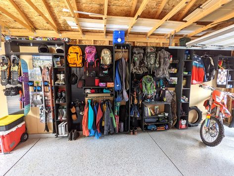 Adventure Storage Wall, Camping Gear Wall Storage, Mtb Gear Storage, Outdoor Sports Storage Ideas, Organizing Outdoor Gear, Garage Outdoor Gear Storage, Storage For Outdoor Gear, Diy Gear Wall, Pegboard Gear Wall