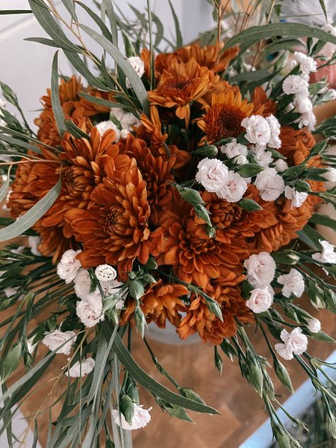 Small Fall Wedding Bouquets Simple, Wedding Bouquet With Mums, Fall Flower Bouquets Simple, Mums Flower Bouquet, Chrysanthemum Wedding Decoration, Chrysanthemum And Carnation Bouquet, Mums Bouquet Wedding, Bouquet Of Chrysanthemums, Mum Floral Arrangements