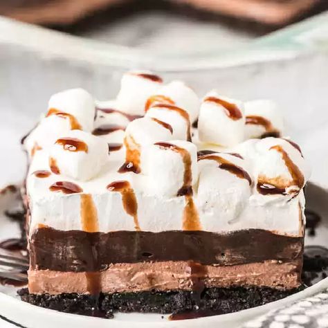 Chocolate No Bake Pie, Hot Chocolate Lasagna, No Bake Christmas Desserts, Lasagna Video, Chocolate Lasagna Dessert, Lasagna Dessert, Lasagna Easy, Chocolate Lasagna Recipe, Chocolate No Bake