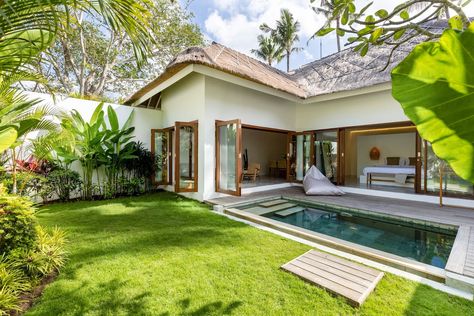 Bali Style Home, Small Villa, Bread Shop, Bali House, Pool House Plans, Rest House, Pool Villa, Resort Design, Garden Villa