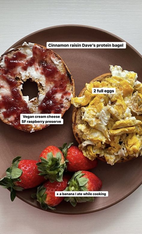 Healthy Work Breakfast, Meal Inspo Breakfast, My Plate Breakfast Ideas, Calorie Deficit Breakfast Recipes, Whitney Simmons Recipes, Low Cal Breakfast Meal Prep, Whole Foods Breakfast Ideas, Healthy Bagel Recipe Breakfast, Clean Eating Recipes Breakfast