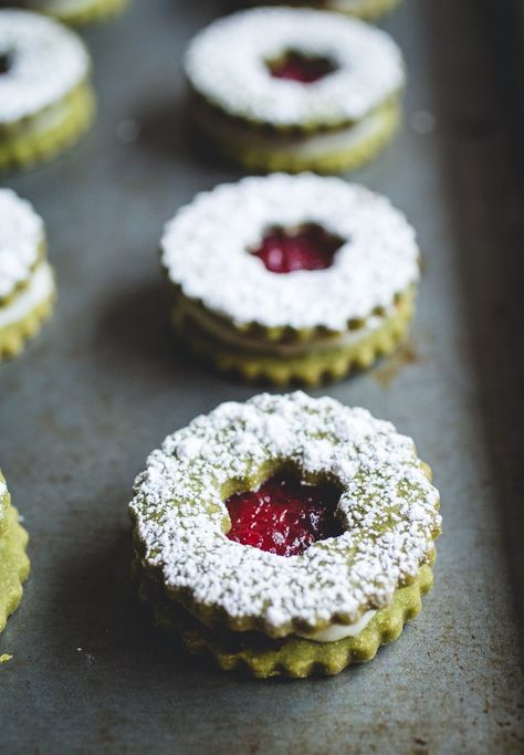 Cranberry & White Chocolate Matcha Shortbread Sandwich Cookies // @butterlustblog Matcha Shortbread Cookies, Matcha Shortbread, White Chocolate Matcha, Cranberry White Chocolate, Tasty Cookies, Matcha Recipe, White Chocolate Cranberry, Chocolate Cinnamon, Matcha Green