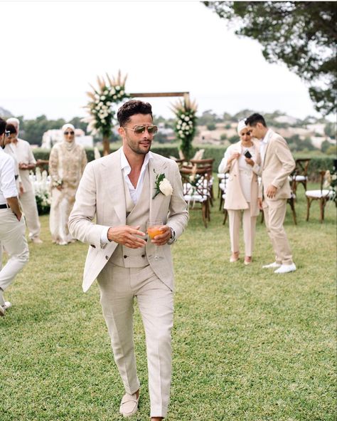 Groomsmen Attire Beach Wedding, Beach Wedding Suits, Summer Wedding Suits, Mens Wedding Suits, Wedding Groomsmen Attire, Suit Groom, Mens Wedding Attire, Groom Wedding Attire, Beige Wedding