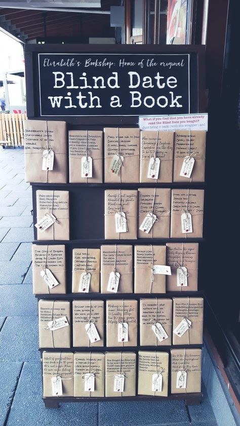 Pop Up Library Ideas, Independent Bookstore Design, Bright Bookstore, Book Store Ideas Business, Bookstore Cafe Aesthetic, Book Cafe Aesthetic, Book Club Aesthetic, Book Store Aesthetic, Small Bookstore