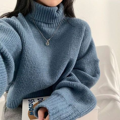 SO BEAUTIFUL 🥰 AND STYLISH FREE CROCHET TURTLENECK SWEATER PATTERN Dark Academia Crochet, Street Preppy, Crochet Knit Sweater, Korean Top, Womens White Jeans, Blue Turtleneck, Crochet Hoodie, Turtleneck Sweaters, Knitted Tops