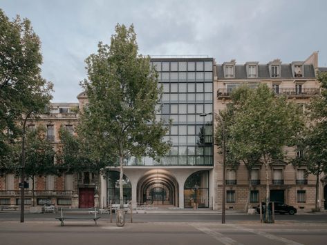 David Chipperfield converts Parisian office into ​​Morland Mixité Capitale Parisian Office, Paris Buildings, David Chipperfield Architects, David Chipperfield, Youth Hostel, Olafur Eliasson, Patio Interior, Van Der Rohe, Rooftop Garden