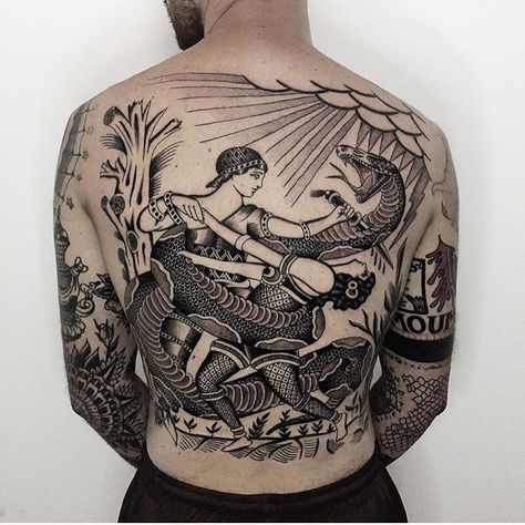 #fullback #backpiece par @danieledelligatti #blacktoptattooing | Artiste: @blacktoptattooing Old School Back Tattoo, Tattoos Ear, Chest And Back Tattoo, Crow Tattoos, Infinity Tattoo On Wrist, Grey Ink Tattoos, Backpiece Tattoo, Old School Tattoos, Phoenix Tattoos