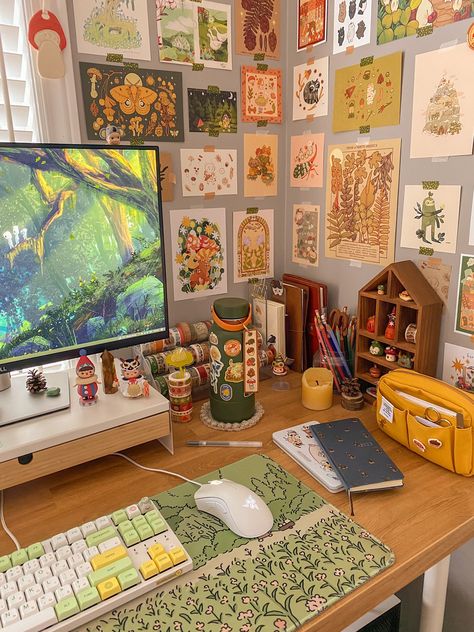 Apartment Desk Decor, Aesthetic Art Room Ideas, Art Studio Desk Organization, Life Inspo Goals, Cute Room Desk Ideas, Colorful Desk Aesthetic, Aesthetic Art Studio Ideas, Desk Setup Artist, Arty Desk