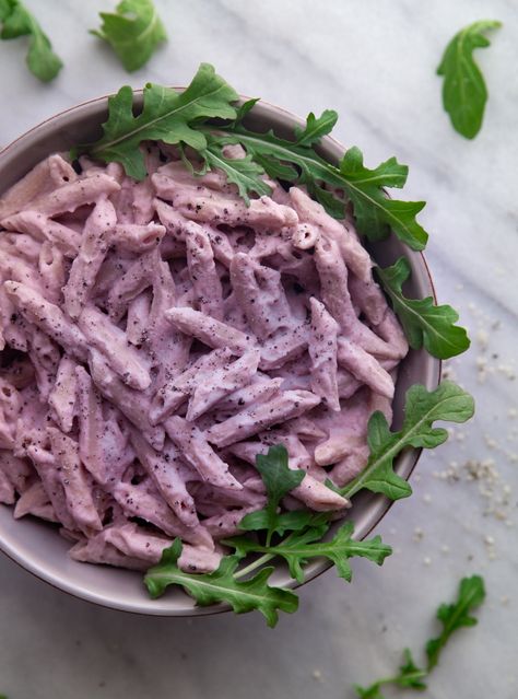 Purple Cauliflower Recipe, Purple Pasta, Purple Cauliflower, Cauliflower Alfredo, Purple Food, Beetroot Powder, Alfredo Pasta, Cauliflower Recipes, Pretty Food