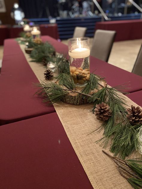 Burgundy And Pine Cone Wedding, Wedding Centerpieces With Pinecones, Nature Wedding Centerpieces Simple, Pine Branch Table Decor, Pine Tree Table Decorations, Pine Branch Centerpiece, Pine Table Runner, Rustic Winter Birthday Party, Table Decor With Pine Cones