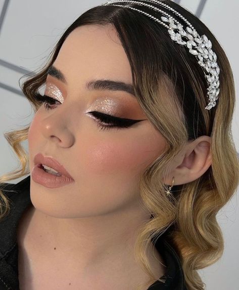 Quinceanera Makeup, Gold Makeup Looks, Wedding Eye Makeup, Glam Wedding Makeup, Prom Eye Makeup, Prom Makeup Looks, Eye Makeup Styles, Quince Hairstyles, Glam Makeup Look