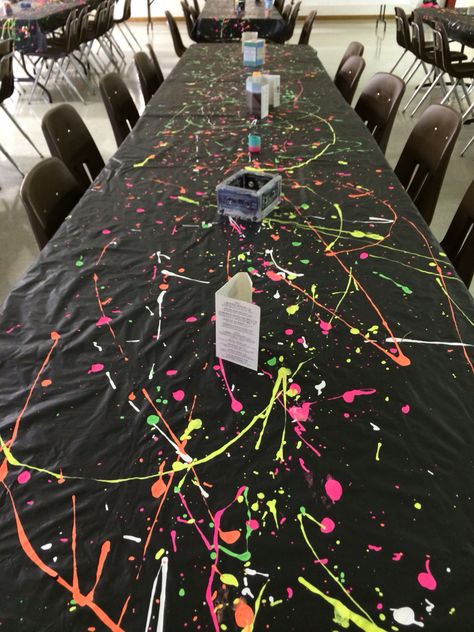 Navy Tablecloth, Glow Theme Party, 80s Party Decorations, 80s Birthday Parties, Glow In Dark Party, Neon Birthday Party, Plant Styling, Glow Birthday Party, 90s Theme Party