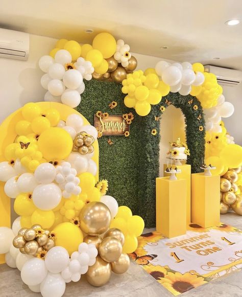 One Year Birthday Party Ideas, Bling Birthday Party, Birthday Decoration Ideas At Home, Sunflower Birthday Parties, First Birthday Theme, Birthday Decoration Ideas, Gender Reveal Baby Shower Themes, Deco Ballon, 1st Birthday Girl Decorations