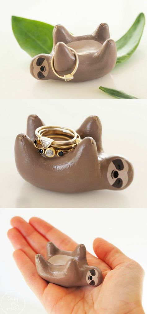 Clay Jewellery Holder Rings, Fimo Ring Holder, Clay Crafts For Jewelry, Clay Art Ring Holder, Clay Rings Holder, Cute Jewelry Holders Diy Clay, Clay Sloth Diy, Clay Ring Trays, Air Clay Ring Holder