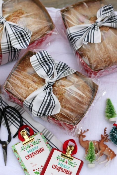 Me and My Pink Mixer: Mini Strawberry Bread Loaves for Holiday Gifting Mini Bread Loaves Packaging, Miniature Bread Loaves, Small Loaf Bread Recipes, Mini Loafs, Mini Breads, Handmade Food Gifts, Mini Bread Loaves, Strawberry Bread Recipes, Mini Loaf Cakes