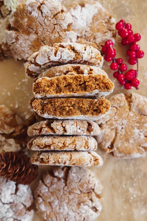 Gingerbread Gooey Butter Cookies, Gingerbread Crinkle Cookies, Quick Holiday Treats, Easy Gingerbread Cookie Recipe, Best Gingerbread Cookie Recipe, Best Gingerbread Cookies, Christmas Cookie Recipes Holiday, Greek Cookies, Gingerbread Cookies Decorated