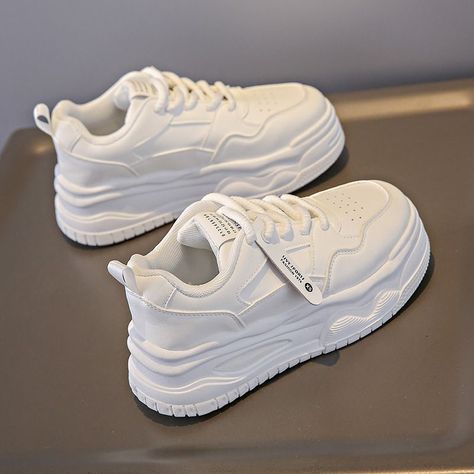 Women Footwear Casual, Outfits With Off White Shoes, Aesthetic White Shoes, Shoes For Women Aesthetic, White Shoes Aesthetic, Trendy White Shoes, Zapatillas Aesthetic, Cute White Shoes, Cute Shoes For School