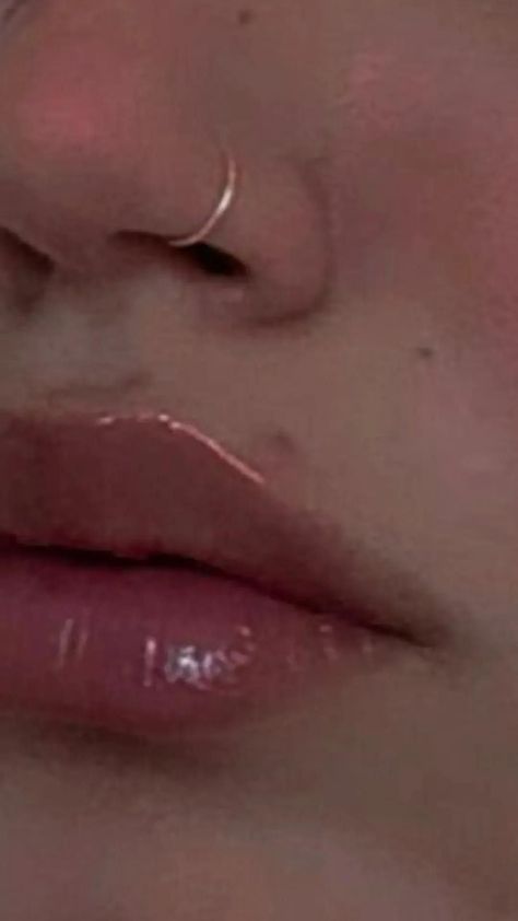 Right Nostril Piercing, Cute Nose Piercings Aesthetic, Pirsing Ideas, Nostril Piercing Aesthetic, Face Piercings Aesthetic, Piercing No Rosto, Nose Piercing Aesthetic, Stud Aesthetic, Piercing Nostril