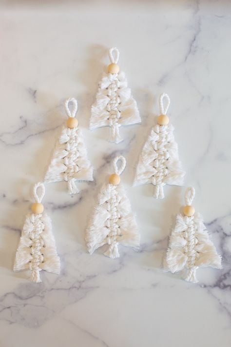 These woven Christmas trees make lovely decor, present toppers, or gifts. Click to learn how to make macrame Christmas ornaments. They're easy to make and look beautiful as holiday decor. Easy Macrame Christmas Decorations, Christmas Macrame Decorations, Easy Christmas Macrame Ideas, Easy Macrame Christmas Ornaments, Easy Macrame Ornaments, Easy Macrame Christmas Tree, Makramee Christmas, Macrame Ornaments Diy, Christmas Macrame Ideas