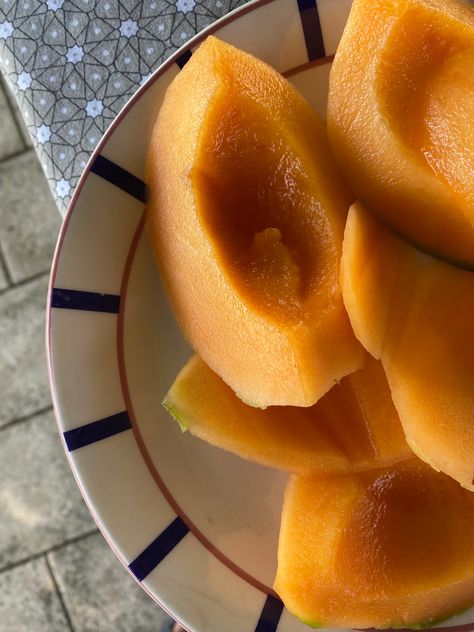 Melon. Aesthetic. Fruits. Food. Summer. Picture inspi. Ig story. Instagram. Cantaloupe Aesthetic, Melon Aesthetic, Aesthetic Fruits, Cantaloupe Fruit, Cantaloupe Recipes, Food Summer, Inspo Pics, Perfume Scents, Summer Food