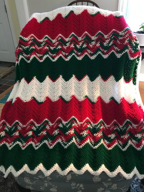 HANDMADE WARM & SNUGGLY Christmas Afghan - Etsy UK Christmas Afghan, Christmas Crochet Blanket, Crochet Sweater Design, Confection Au Crochet, Crochet Blanket Designs, Crochet Quilt, Crochet Decoration, Haken Baby, Crochet Afghans