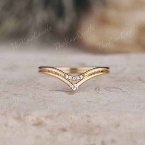 Unique Moissanite Wedding Band Vintage Gold Stacking Ring Curved Wedding band Minimalist Diamond Ring Custom Ring Personalized Gift For Her ITEM DETAILS ●Available in yellow, white or rose solid 10k, 14k or 18k gold. This ring can be made in Platinum. ❀❀Wedding band stone: Moissanite / Diamond Shape: Round Weight: about 0.04ct Band width around 1.6mm Visit my shop for more jewelry: https://www.etsy.com/shop/TheRoseCastle if you would like to customize your unique ring, you may contact us about your ideas and pictures. Hope I could get the chance to create fabulous rings for you! ❀Production ---- This ring is handmade and very good quality! Please allow 2-4 weeks for production. It can be made to any ring size.  ❀Engraving service We accept the engraving order, leave a note when placing an Cradle Wedding Bands, Ring Stacking Ideas Wedding Bands, Engagement Etiquette, Wedding Ring Enhancers, Minimalist Diamond Rings, Wedding Band Vintage, Gold Stacking Ring, Ring Enhancer, Light Blue Wedding