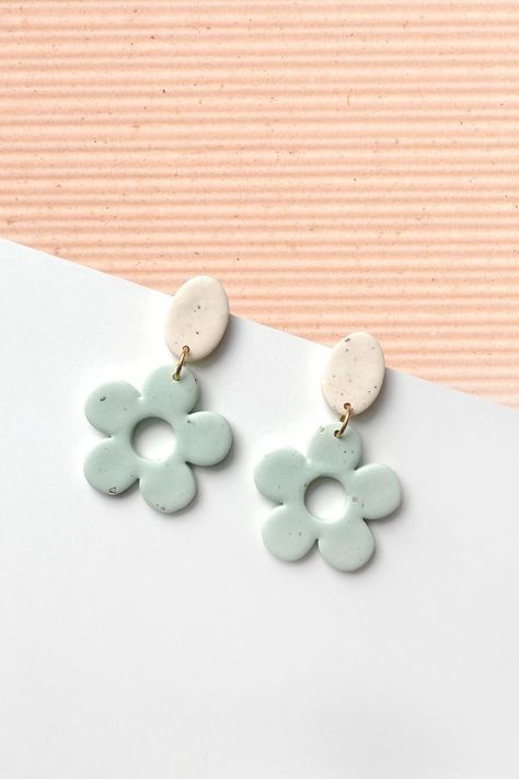 Mint Polymer Clay Earrings, Flower Clay Earrings Diy, Beautiful Clay Earrings, Handmade Silver Flower Earrings, Classy Clay Earrings, Earrings Clay Polymer, Polymer Clay Earrings Summer, Polymer Clay Earrings Flowers, Easy Clay Earrings